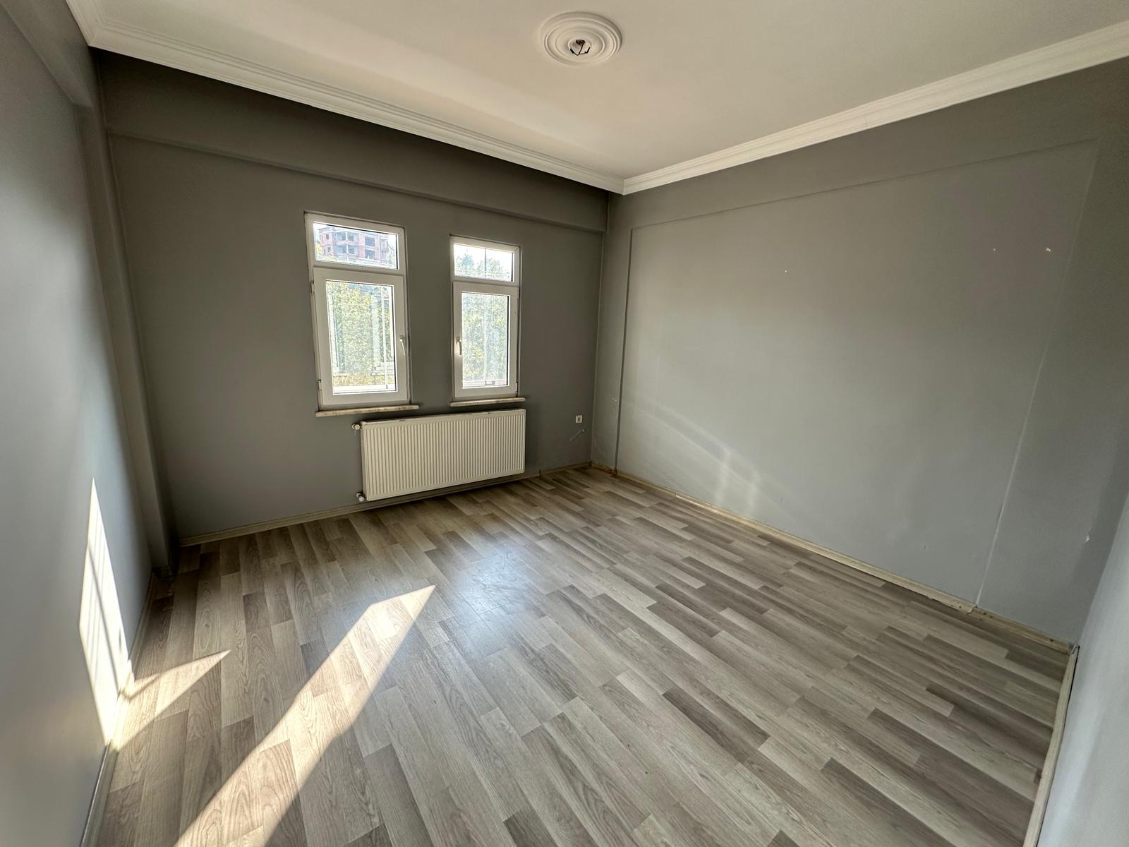 MABEL GAYRİMENKUL/VAKFIKEBİR YALIKÖY'DE SATILIK 2+1 ARAKAT DAİRE